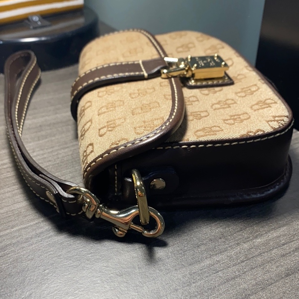 NWOT- Dooney & Bourke wristlet - Picture 5 of 9